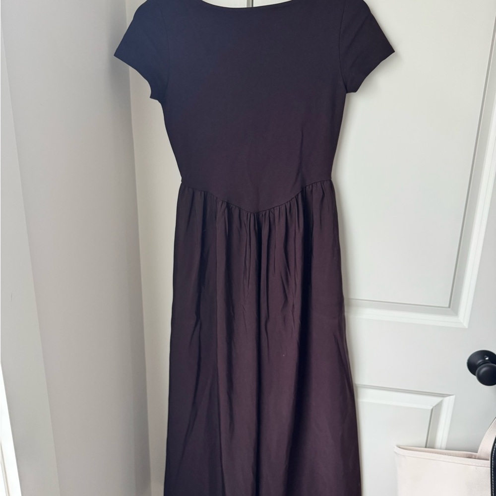 Classic Short-Sleeve Burgundy Midi  Dress